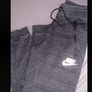 Nike joggers pants !!